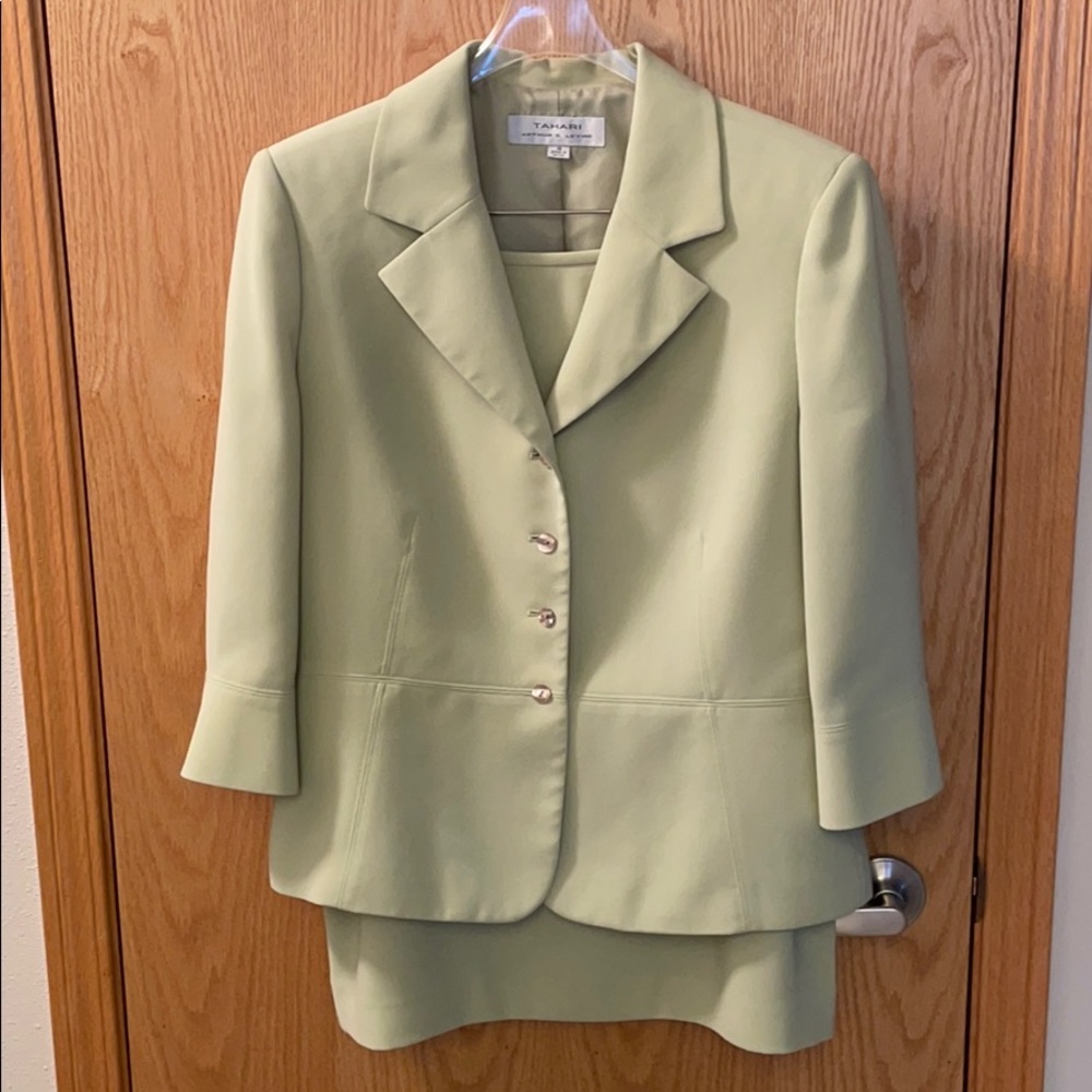 Tahari ASL suit